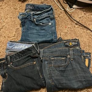 2 pairs of lucky brand skinny jeans 1 a size 4 and one a 2 a pair of gap size 4?